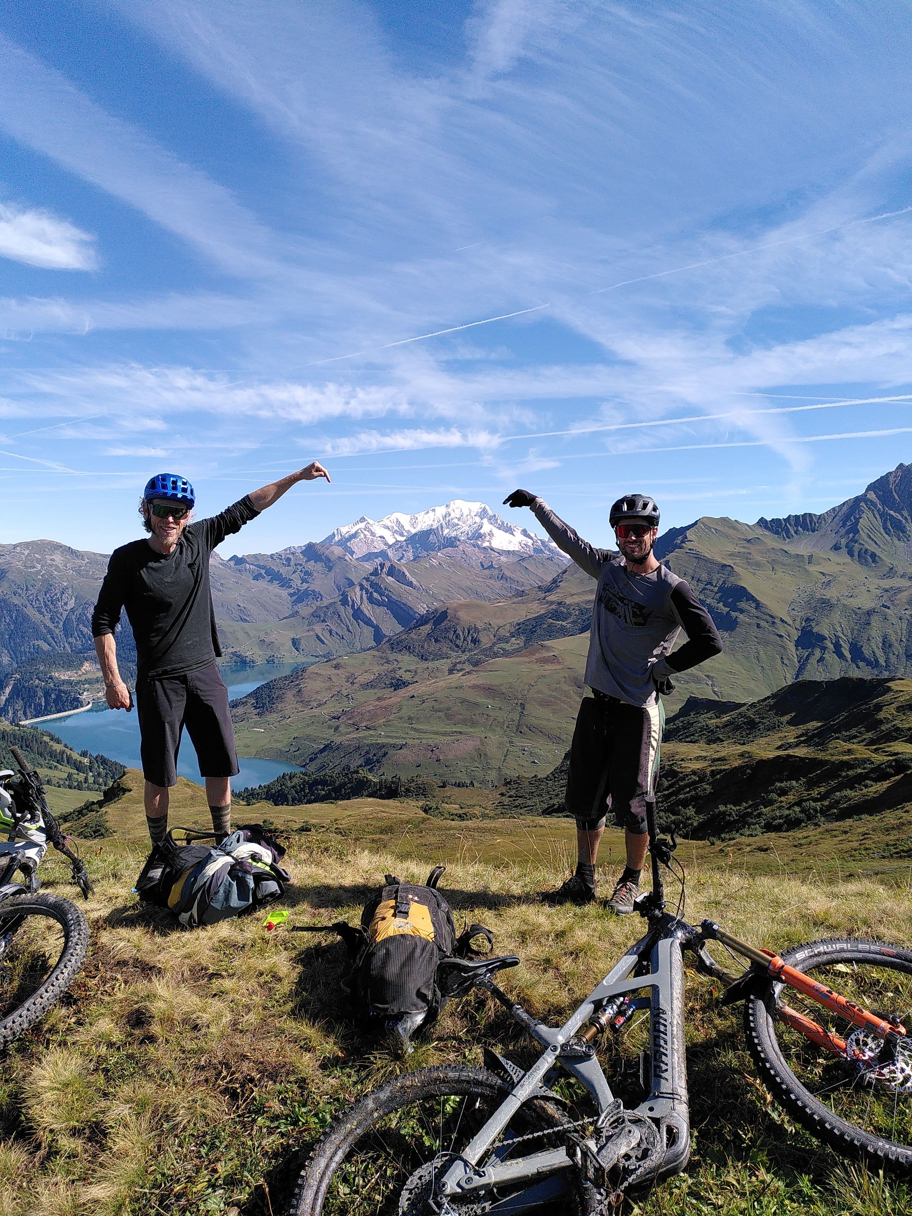 Pause VTT face aux sommets