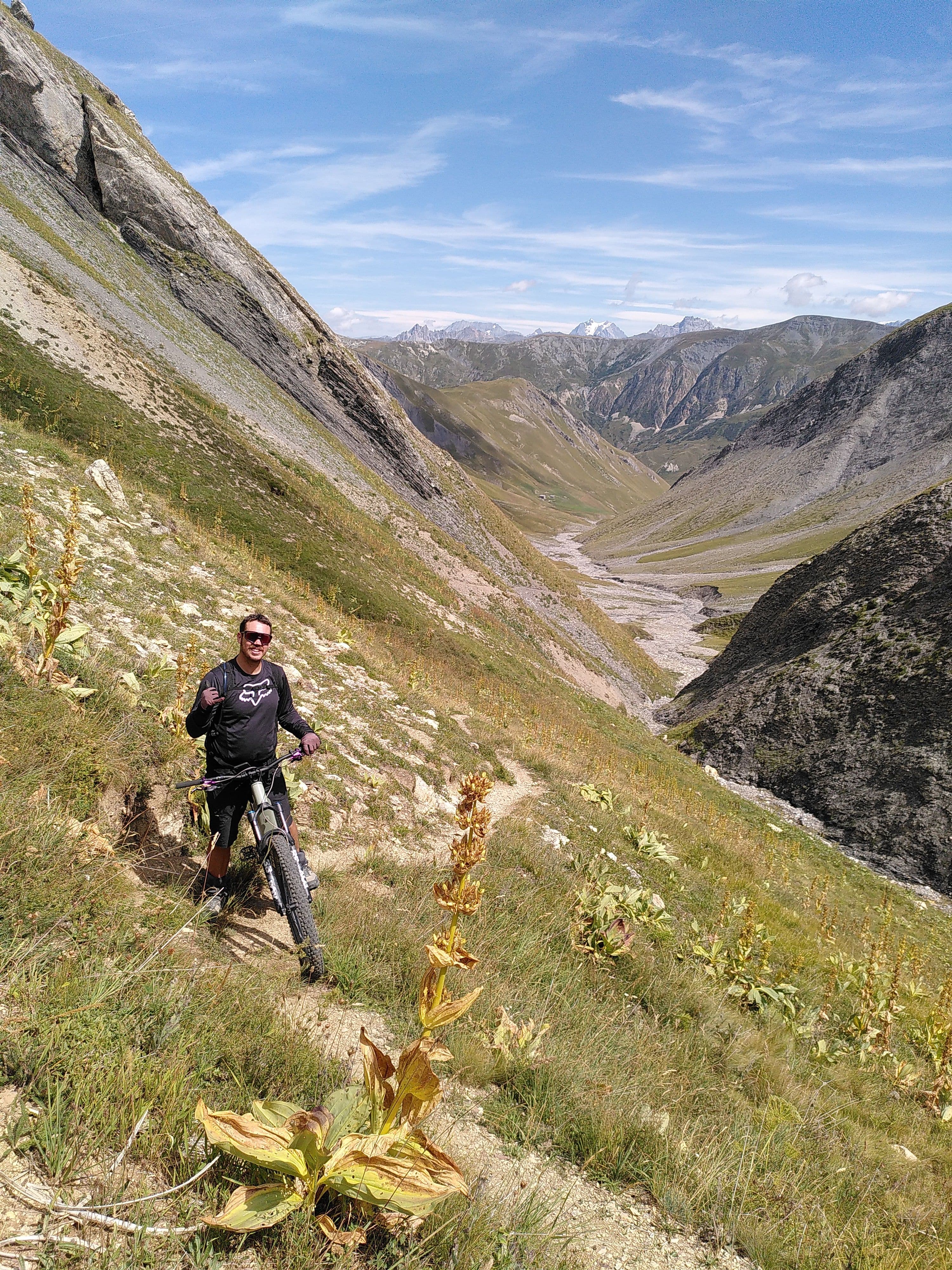 Pilotage VTT sur un sentier alpin