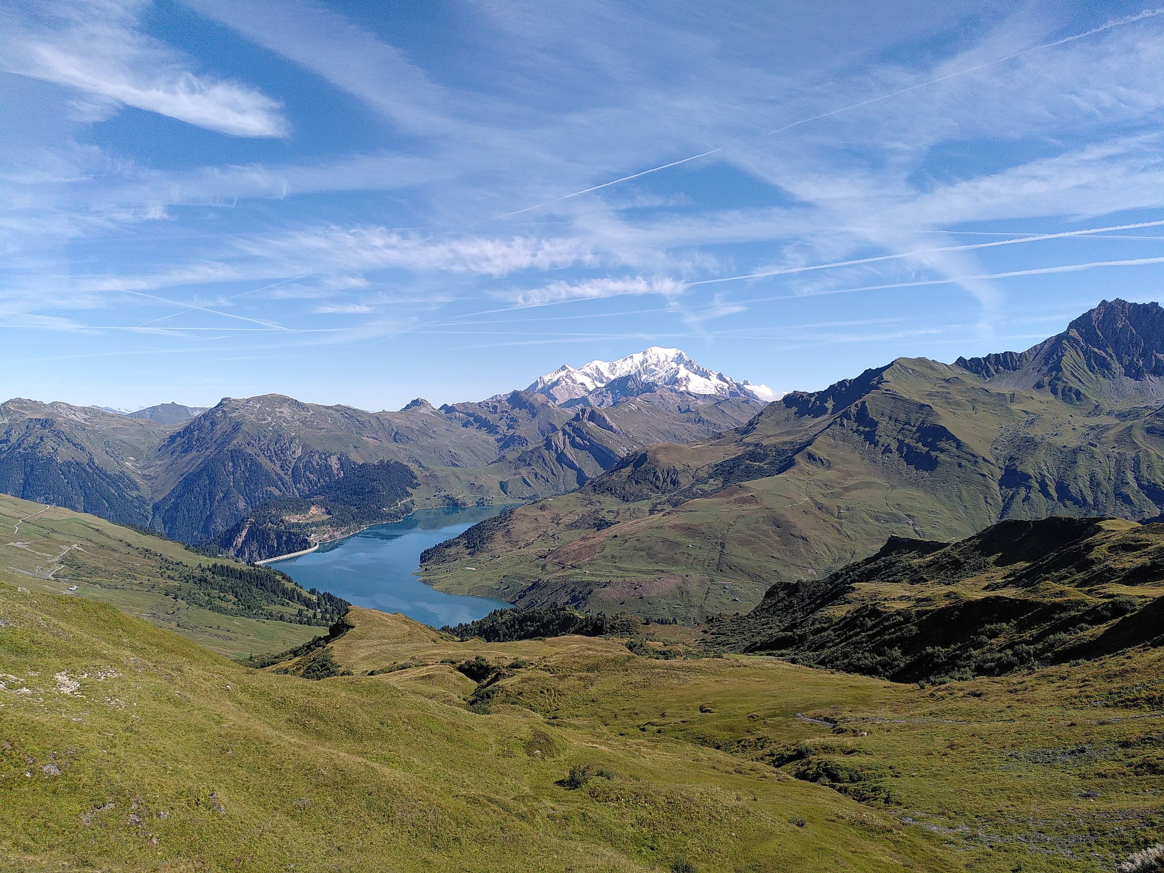 Itinéraire VTT face au lac de montagne